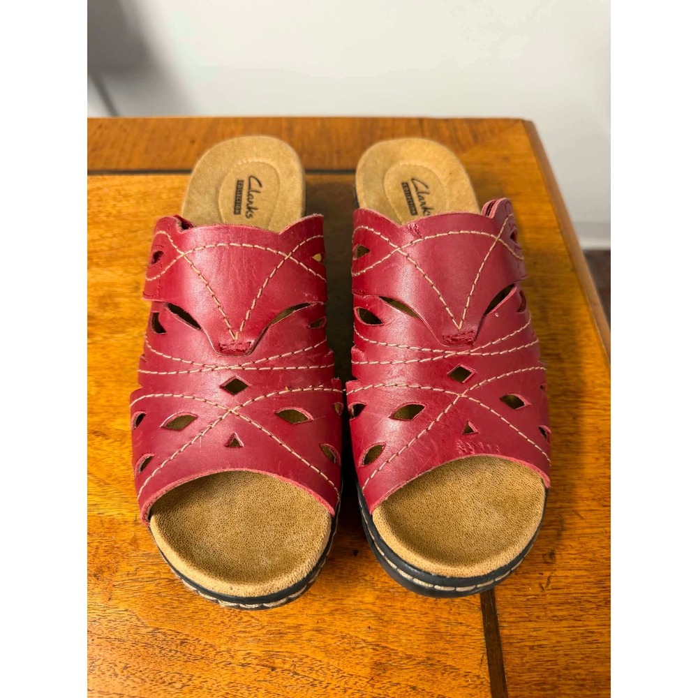 Clarks Womens 8 Red Leather Slide Sandals Leisa Vine Laser Cut Mules Strappy